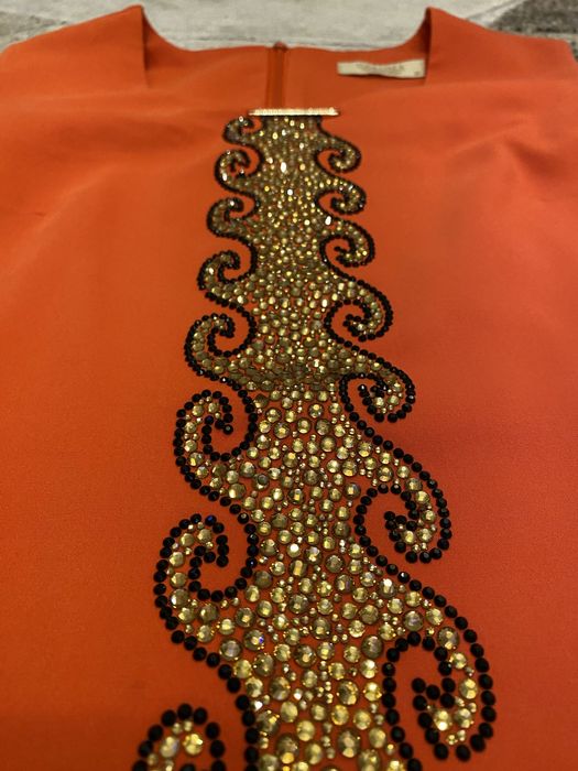 Елегантна рокля с камъни