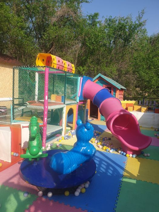 Продам лабиринт, батут, карусели