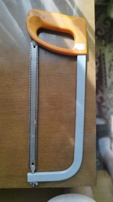 Cекатор, ножовка, молоток, разводные ключи