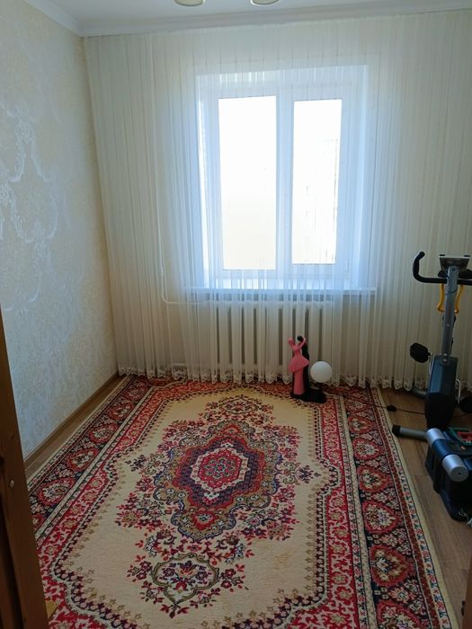 Продам двухэтажную 5 комн. квар. 1 - 80- 6 этаж