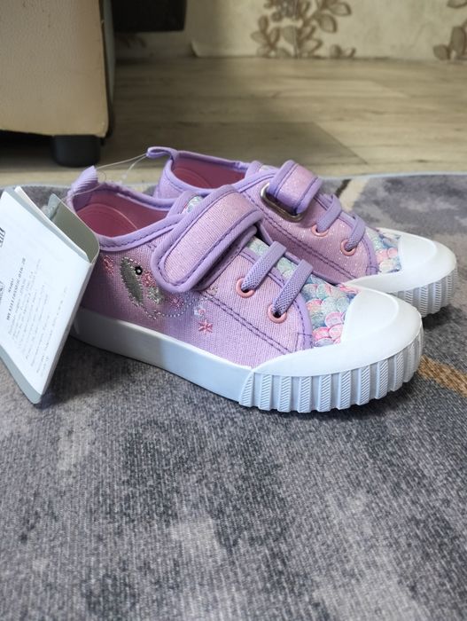 Продам кеды для девочки