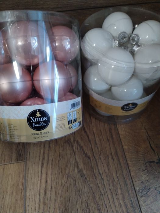 Стъклени коледни играчки за елха