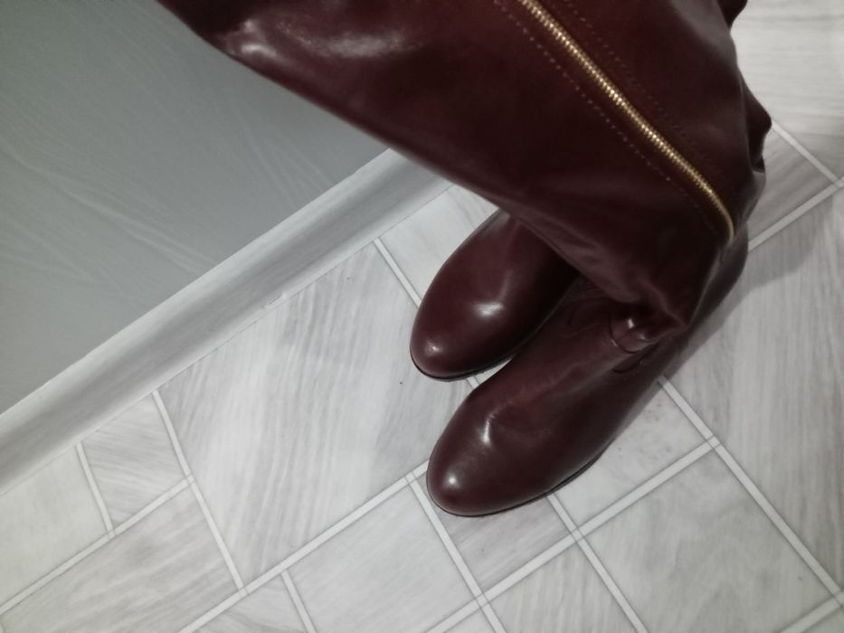 Продам женсую обувь