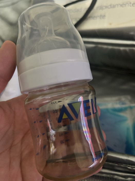 Pompa manuala Avent , noua