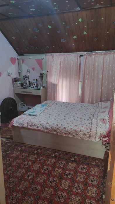 Ховли сотилади, 9 сотих + 4 сотих захват. Райцентърдан кирилади.