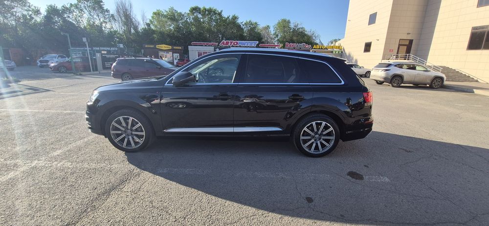 Продам Ауди (Audi Q7 4m)