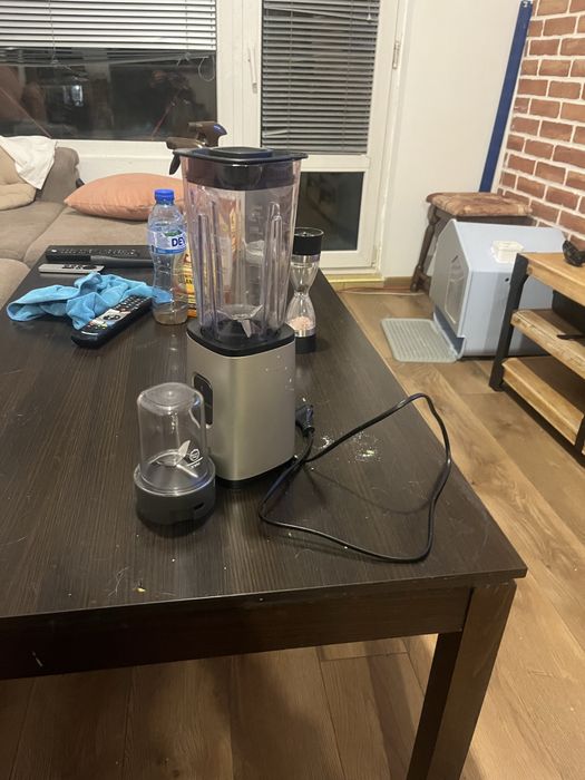 Блендер Phillips HR2604/80, 350 W, в скорости.