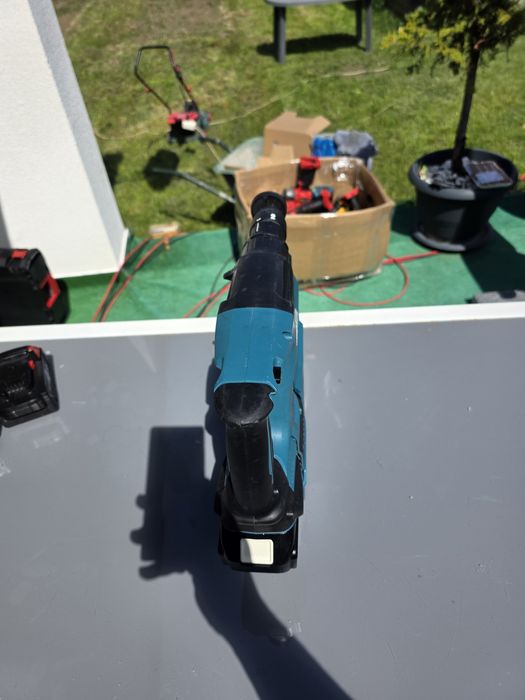 Rotopercutor Makita DHR243 cu aspirator