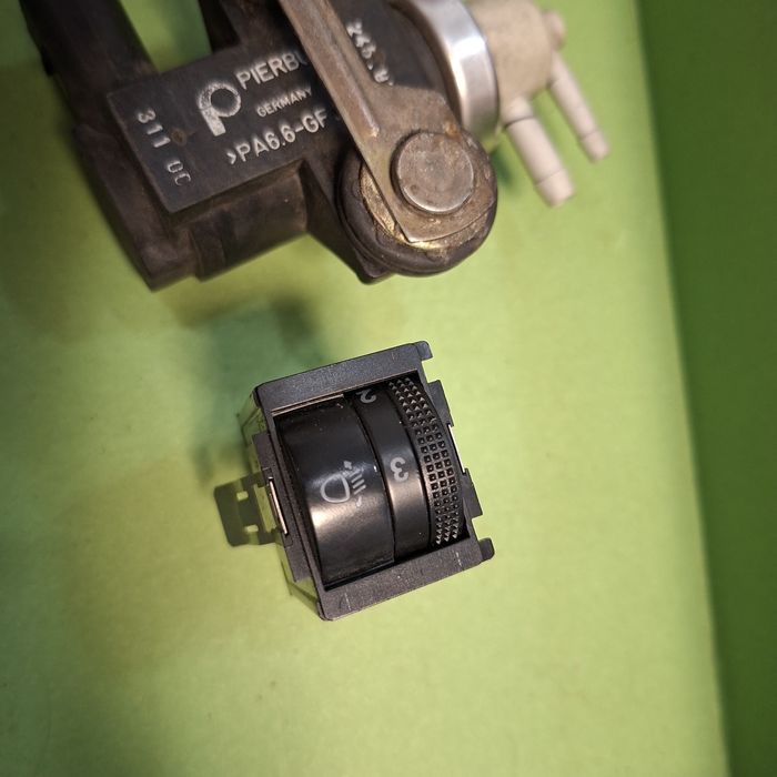 Вакум регулатор за Шкода октавия  и ключ за регулиране на фаровете