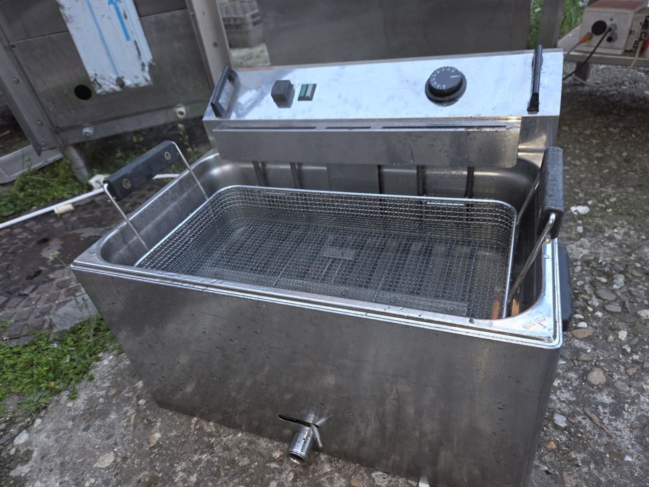 Friteuza inox cu banc, la 380v, de putere