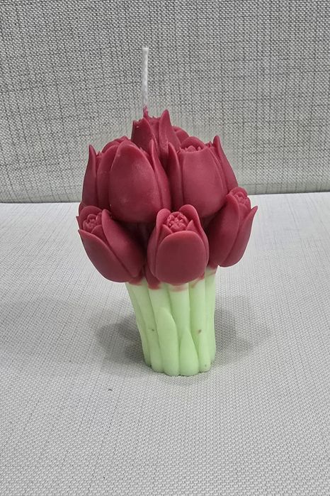 Свещи от восък, рязлични цветове и аромати