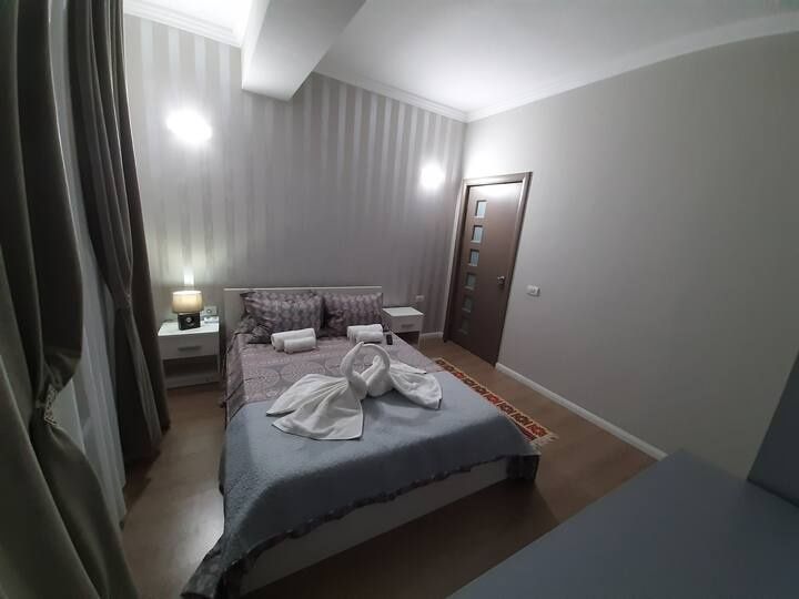 Închiriez apartament.