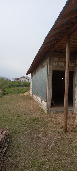 Casă de vânzare la 60 km de București, 12 km de autostrada A1, km 49