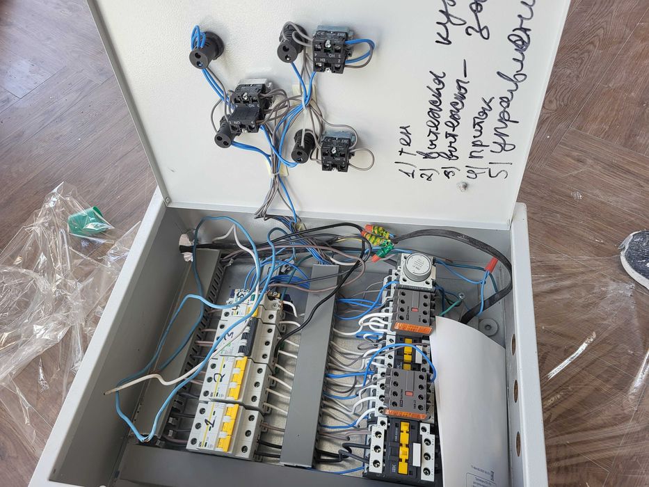 Щит с автоматикой для вентиляции в сборе