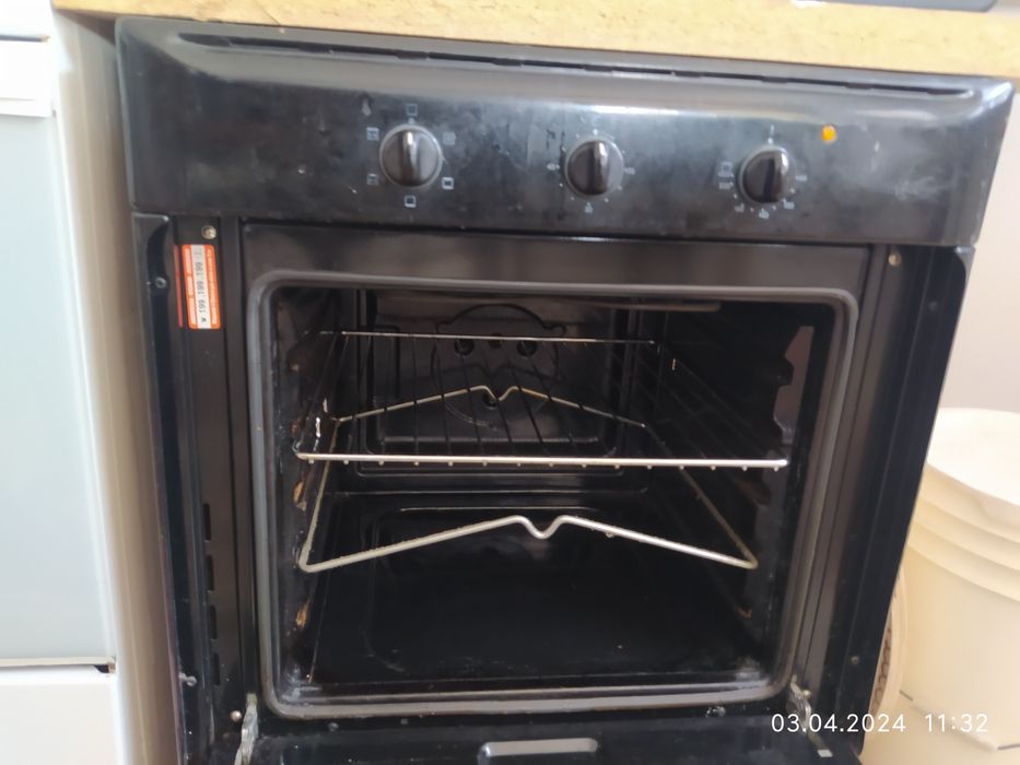 Продам встраиваемый печку  ARISTON