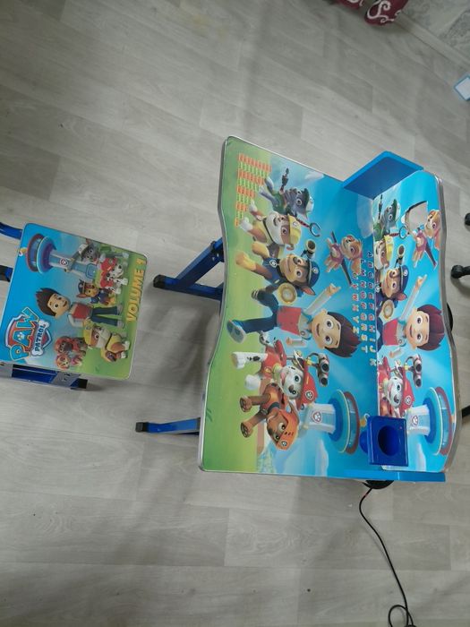 Продам парту детскую