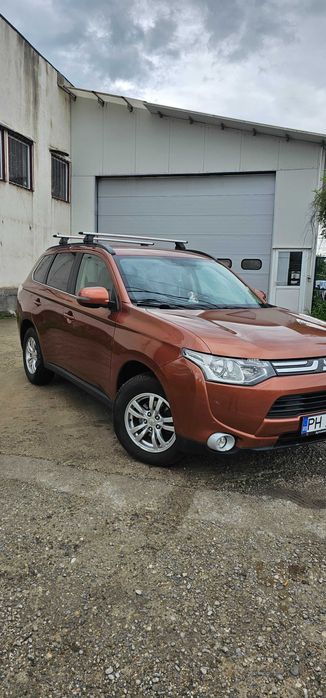 Mitsubishi Outlander 2.0 mivec invite cleartec 4wd cvt benzină.