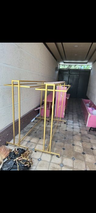 Вешалка напольная стоячий.