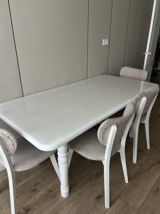 Кухонный стол, стулья