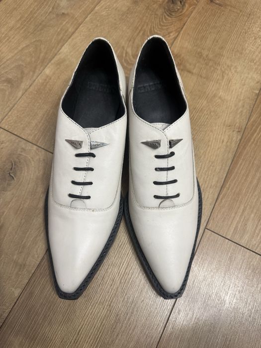 НОВИ Бели дамски обувки BRONX 39 номер