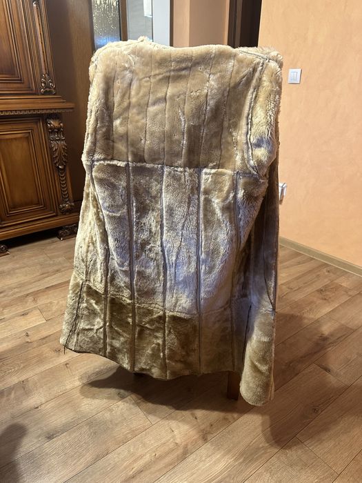 Haina tip Alain Delon , dama. Blana naturala , stare foarte buna