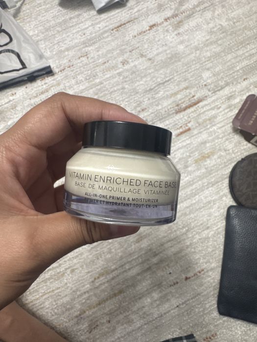 Продам базу под макияж bobbi brown
