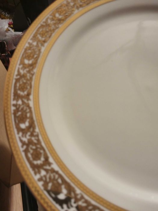 Продам фарфоровый сервиз