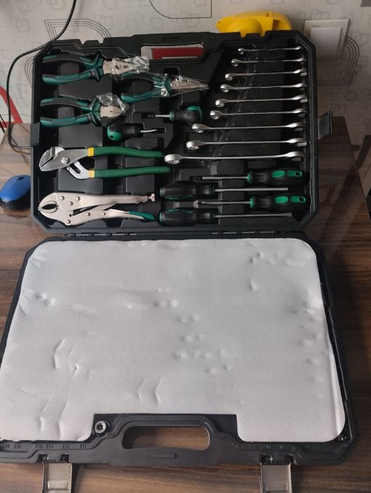 Набор инструментов автомобильный