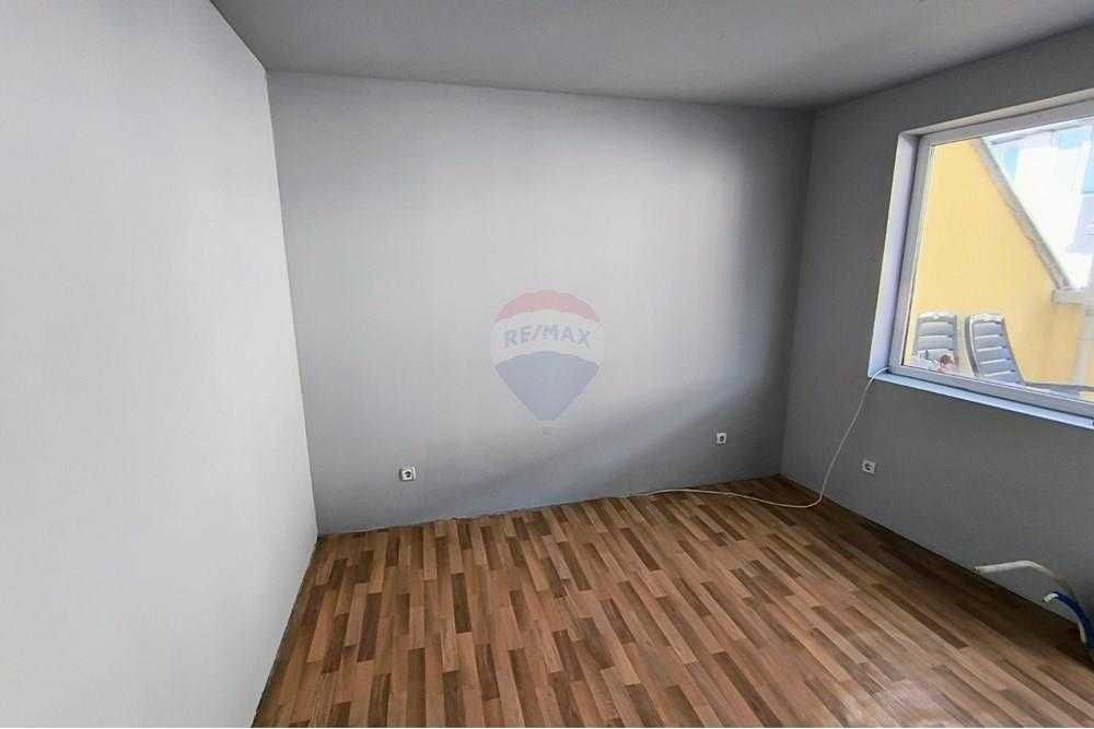 Продава се Тристаен апартамент в Шумен, Център - 125 кв.м за 1056 €/кв.м - Снимка #6