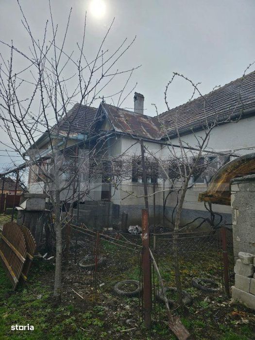 Casa batraneasca cu teren generos, in localitatea Dedrad – la 10 km