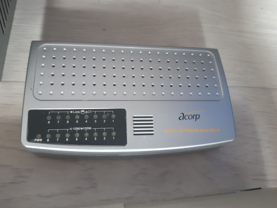 Модемы и свитчи.