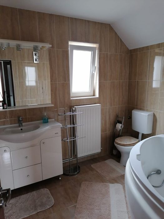 Închiriez  o cameră a unui apartament  în cart Europa