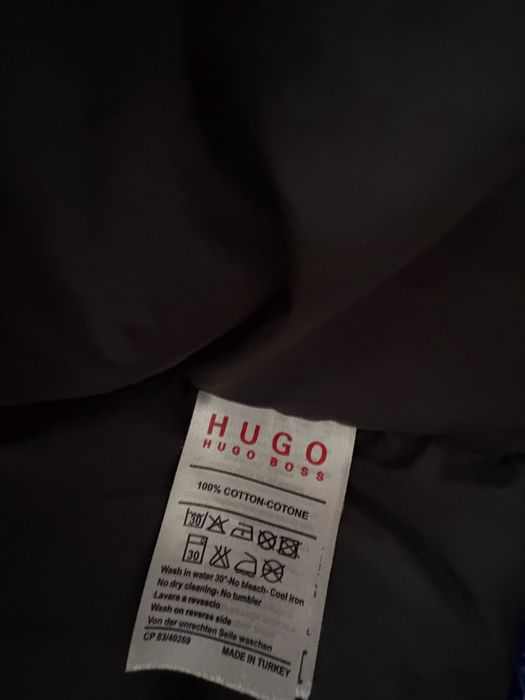 Geaca hugo boss , lucioasa albastra , calitate premium