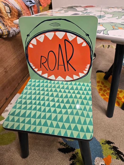 Дървена детска маса със столчета и ракла DINOSAUR за игра, хранене