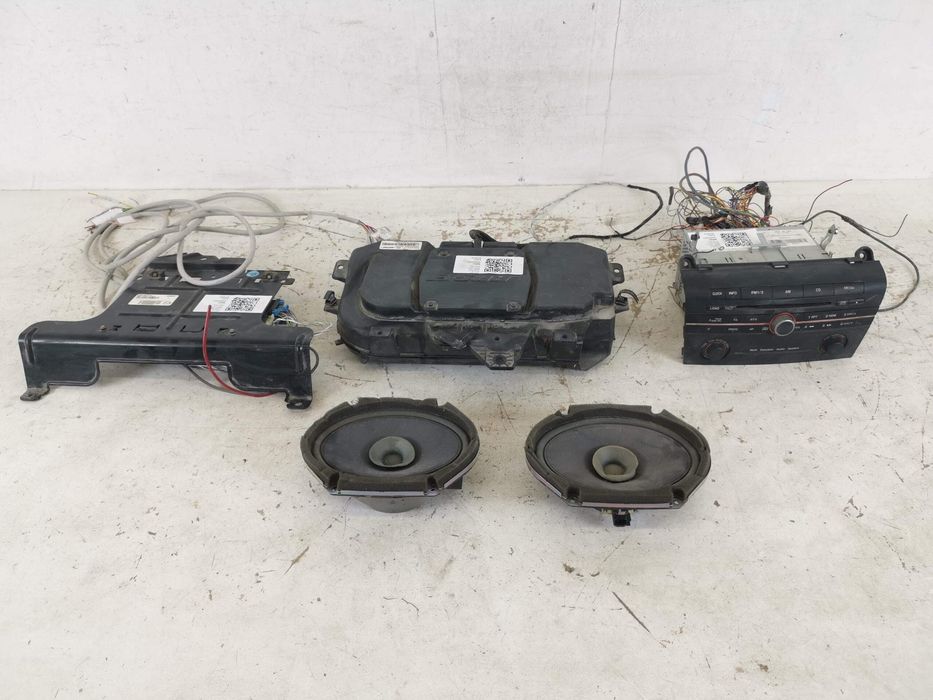 Amplificator Audio Cu Subwoofer Si Unitate Radio Mazda  3 BK 2003 2004