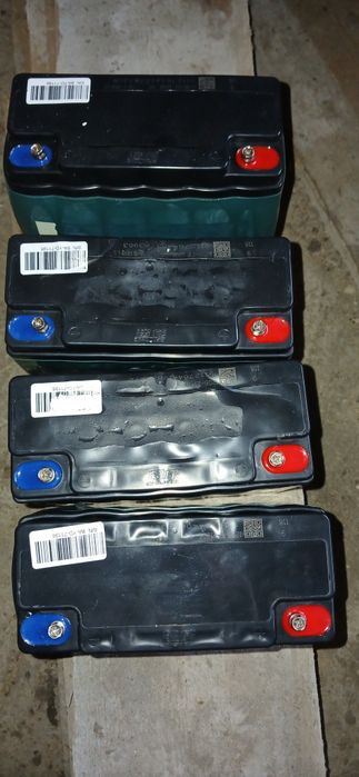 Baterii de scuter 12v și 20 amperi
