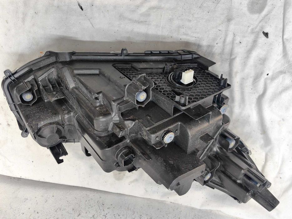 Оригинален фар Тойота Ярис  Toyota Yaris Cross Full Led