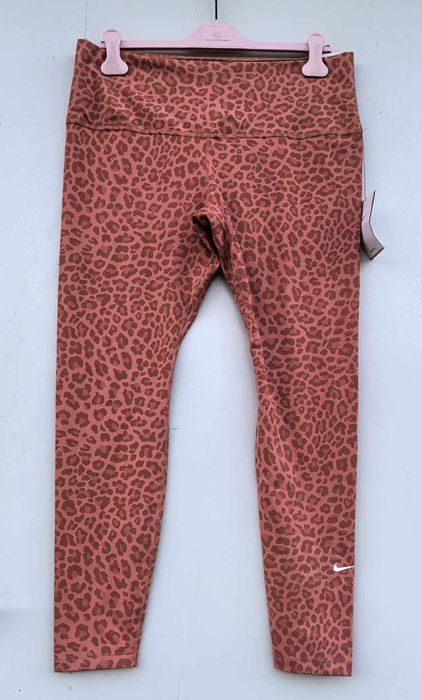 Nike оригинален дамски клин нов  Л размер