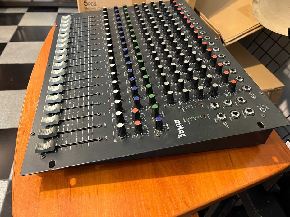 Смесителен пулт 16 канала