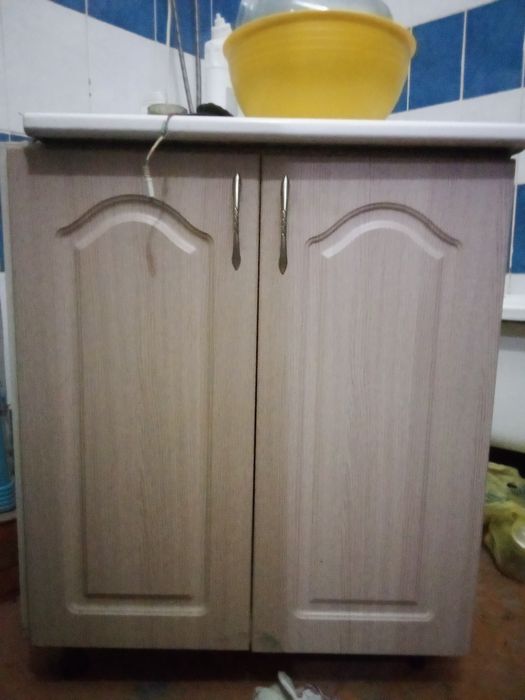 Продам кухонный гарнитур 80000 торг