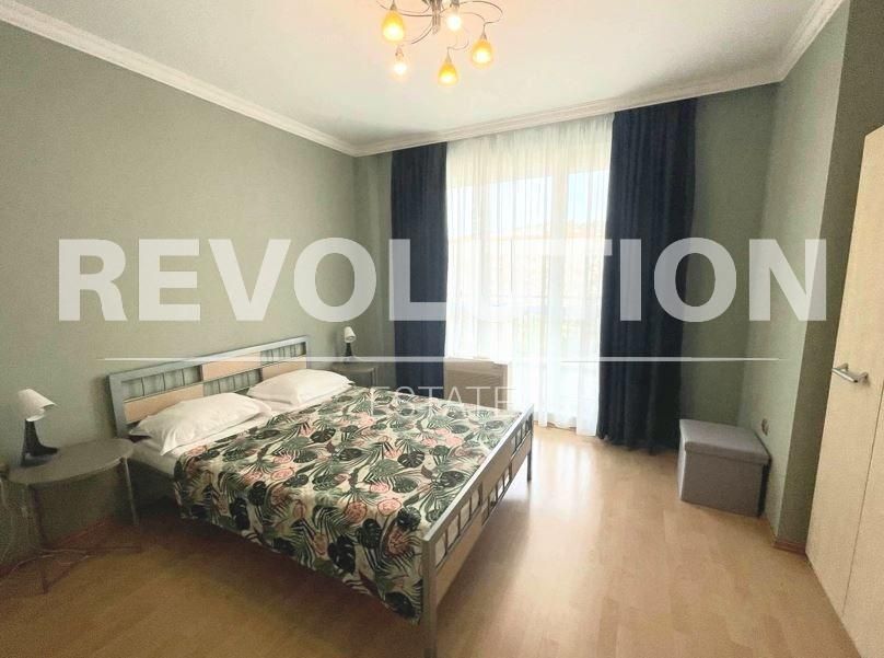 Дава се под наем Тристаен апартамент в к.к. Св.Св. Константин и Елена - 130 кв.м за 797.64 € - Снимка #2