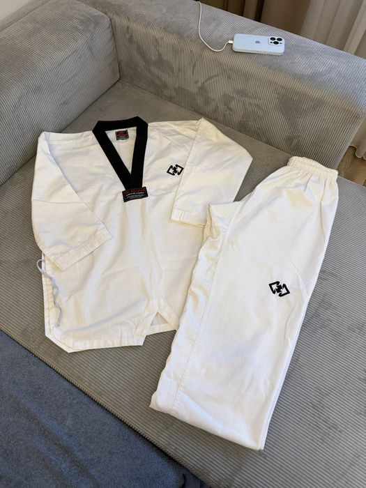 Костюм для тхэквондо