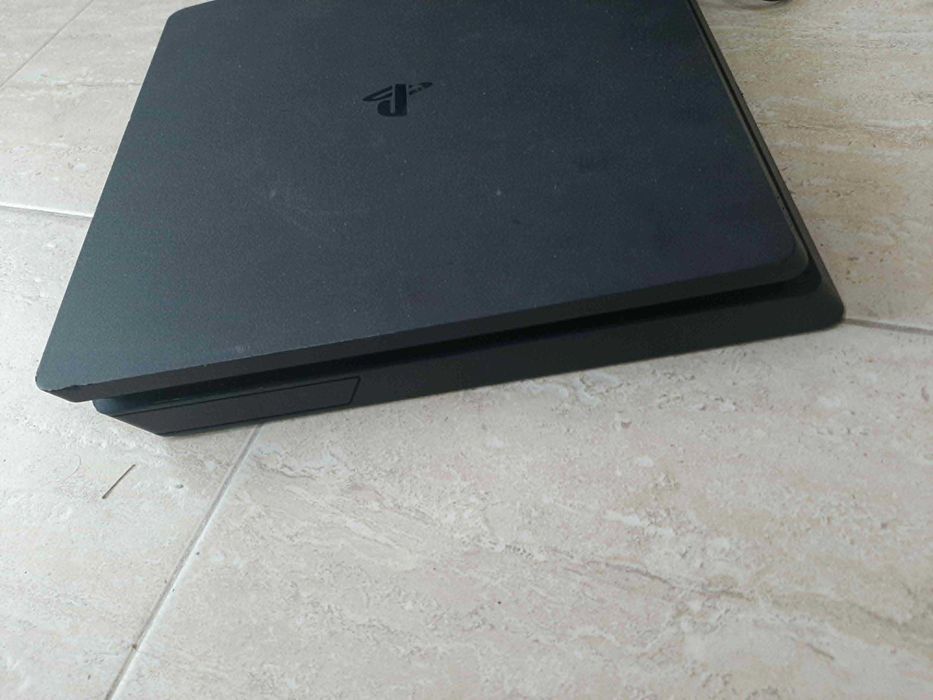 PlayStation 4 с два джойстика