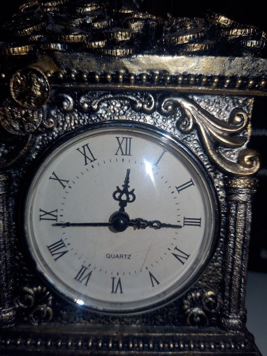 Статуетка с часовник и др.