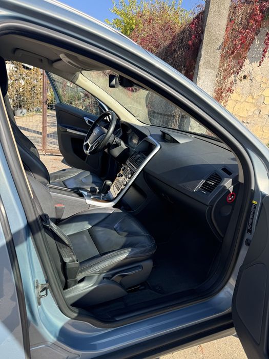 VOLVO XC60 2010 — imagine 5