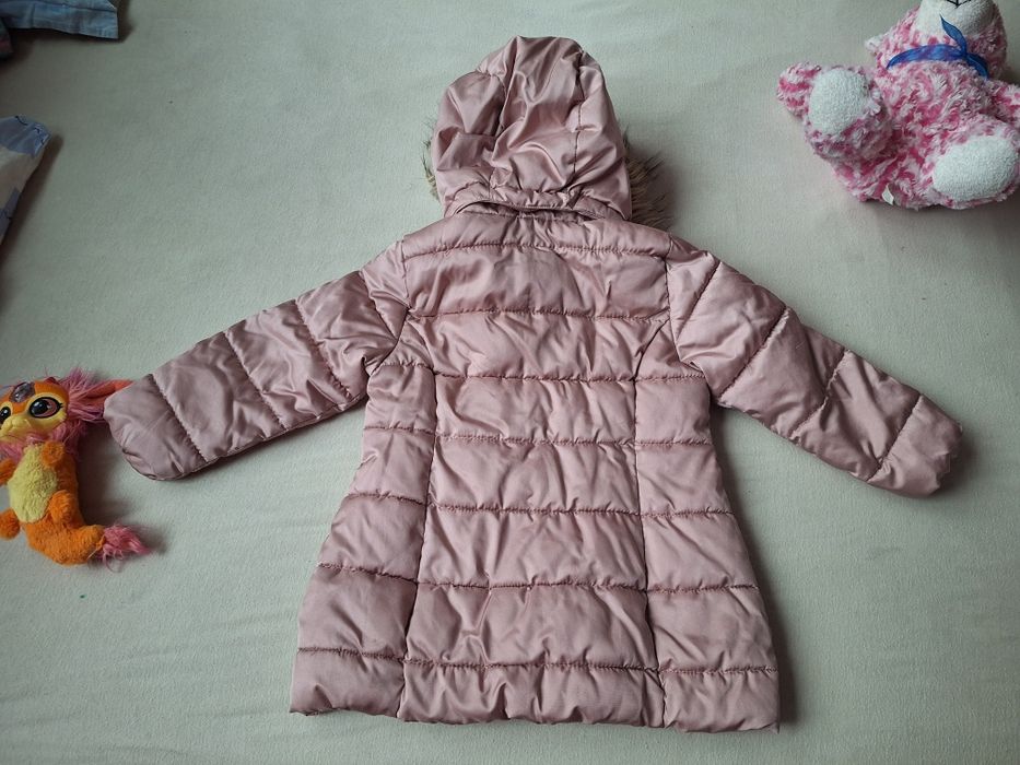 Запазено палтенце за малка госпожица размер 104