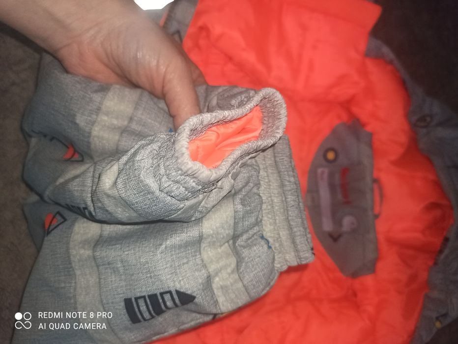 Продам комбинезон весенний.