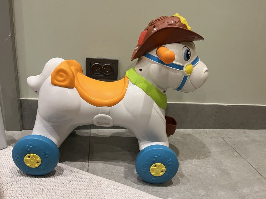 Лошадка каталка на колесах