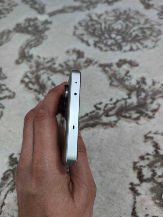 Срочно Продается телефон Realme GT 6 русская глобалка