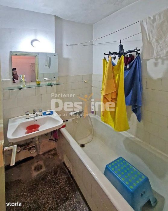 Apartament 3 Camere Semidecomandat
